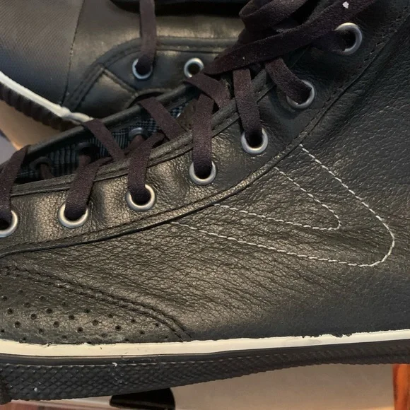 NEW Tretorn Black Leather High-Top Sneakers Classic Design - Picture 3 of 7